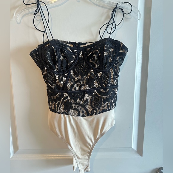 Superdown lace bodysuit - Picture 1 of 4